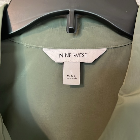 Size L Nine West olive green button down blouse - Picture 2 of 4